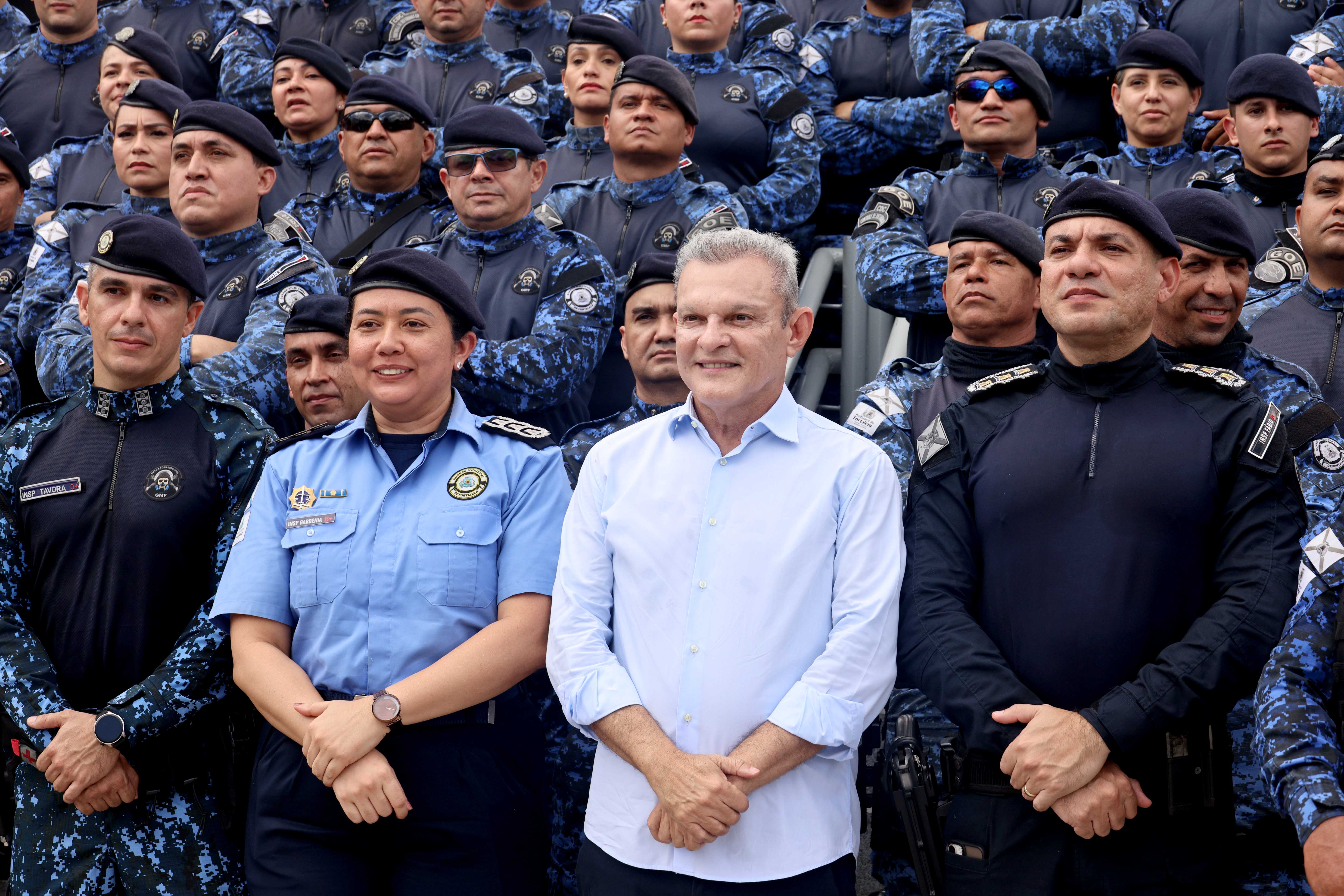 prefeito com guardas municipais